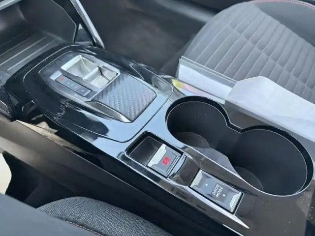 Peugeot 208 electrique 136ch 51 kwh business — photo 22