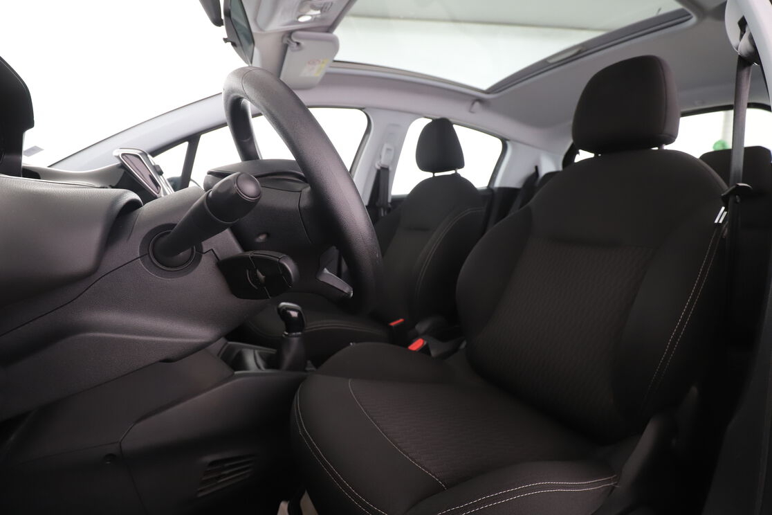 Peugeot 208 1.2 PureTech Active — photo 9