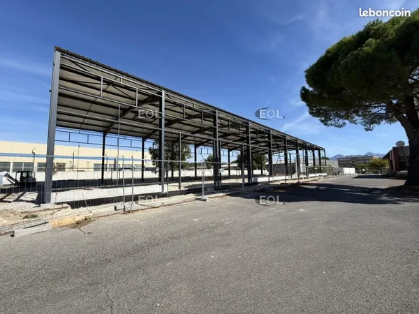 Local d'activité 1 047 m²