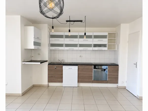 Vends appartement 4 pièces dans résidence sécurisée