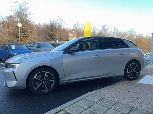 Opel Astra hybrid 180 ch bva8
