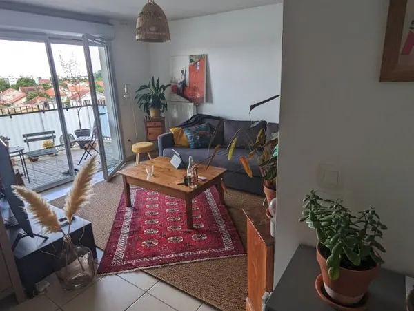 Loue appartement 2 pièces de 44 m2, calme avec terrasse et parking, Immeuble BBC, Toulouse Minimes..