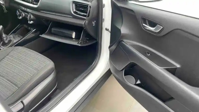 Kia Stonic 1.0 t-gdi 100 ch bvm6 — photo 29