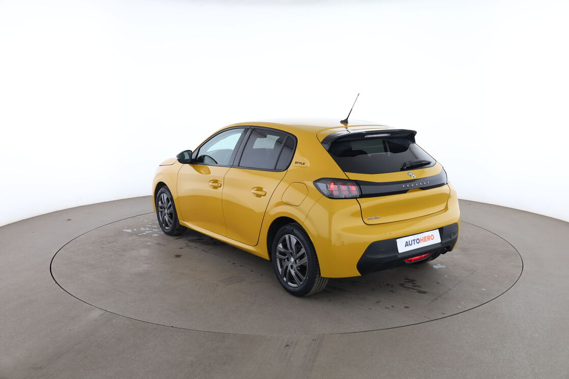 Peugeot 208 1.2 PureTech Style EAT8 — photo 3