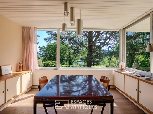 Maison d'architecte avec vue sur l'eau