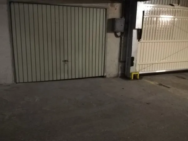 Loue parking - 16m²