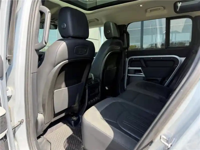 Land Rover Defender 110 d240 bva8 — photo 12