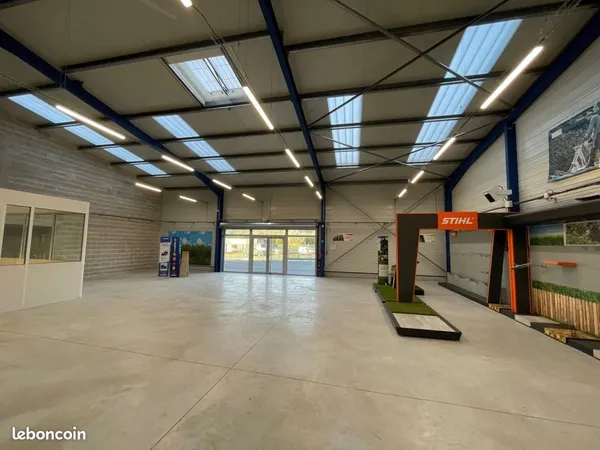 Local d'activité 483 m²
