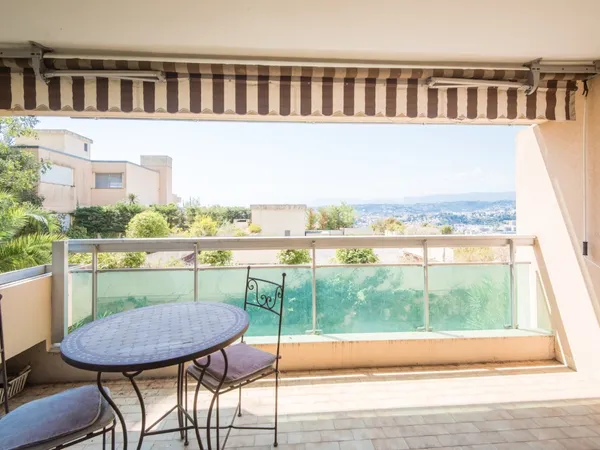 NICE MONT ALBAN - APPARTEMENT À VENDRE 3 P DE 84 M² - A RAFRAICHIR - TERRASSE DE 10² - JARDIN - GARD