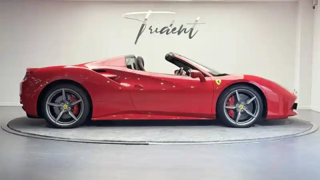 Ferrari 488 4.0 v8 670ch spider — photo 42