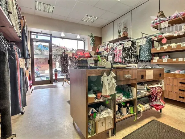 A VENDRE - LOCAL COMMERCIAL VILLARD-BONNOT
