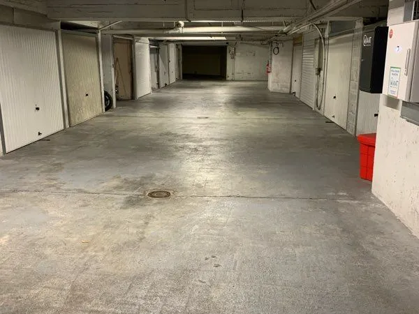 Garage fermé à CIMIEZ