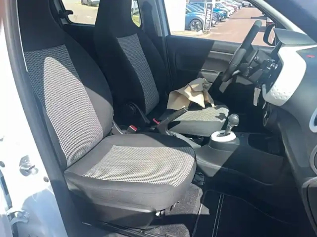 Renault Twingo iii e-tech — photo 13