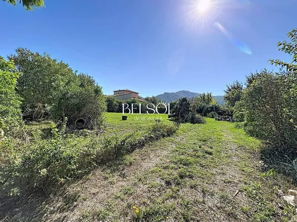 St Genis des Fontaines Terrain à batir de 744m²
