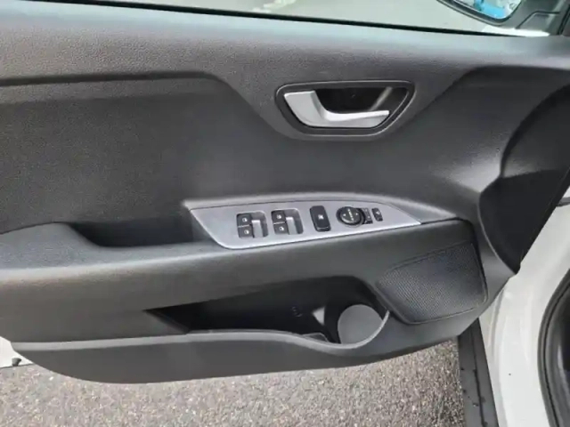 Kia Stonic 1.0 t-gdi 100ch gt line premium — photo 21