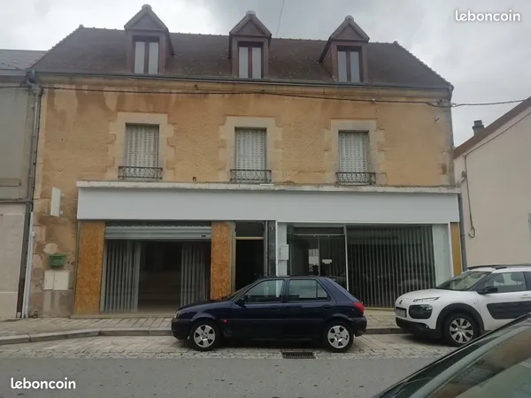 Immeuble commercial et appartements