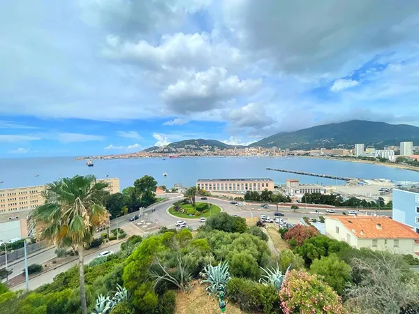 Alzo Di Sole, Spacieux 4 pièces de 96 m² avec terrasses et vue mer