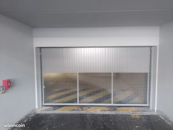 15m2 avec électricité, garage / box stockage dans résidence neuve sécurisée