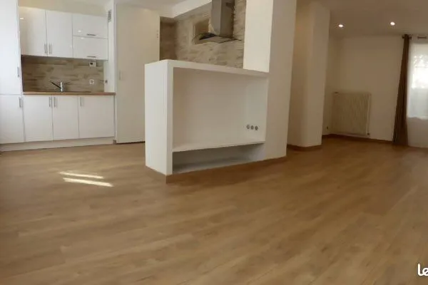 Quartier Victor Hugo - APPARTEMENT T2 - 58 m² AVEC BALCON, CAVE ET PARKING PRIVATIF