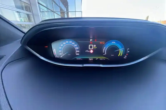 Peugeot 3008 hybrid 180 e-eat8 — photo 17
