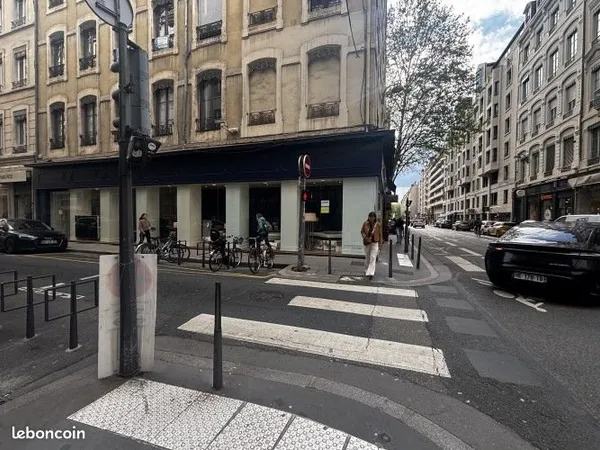 Commerce mobilier/décoration 210 m²
