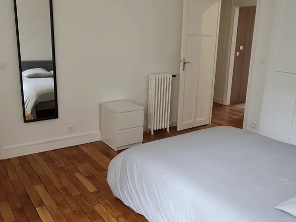 Loue chambre dans appartement en colocation