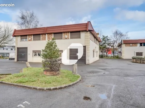 Local d'activité 1 368 m²