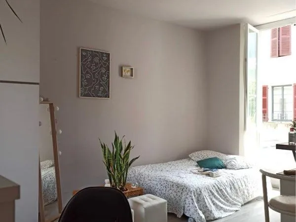 Studio meublé en plein centre ville