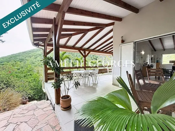 Villa T4 avec piscine et vue Rocher  Le Diamant