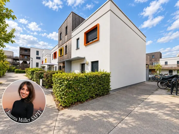 Maison mitoyenne T4 avec double terrasse, cour privative et place de parking