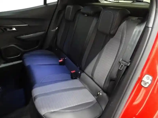 Peugeot 2008 e- 136ch allure business — photo 12