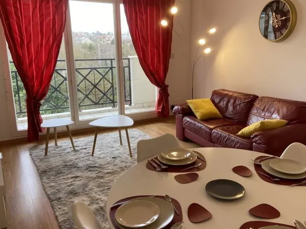 séjour de 22m² donnant accès au balcon de 5m²
