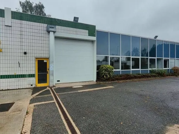 Local d'activité 650 m²