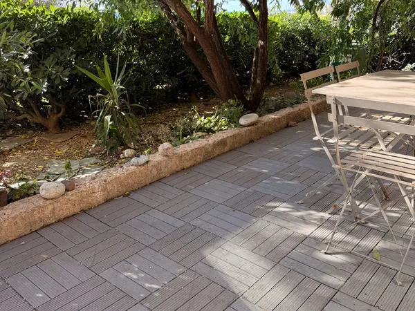 Rare : vaste T2 en bord de mer avec terrasse et rez-de-jardin à moins de 500 mètres de Bastia quarti