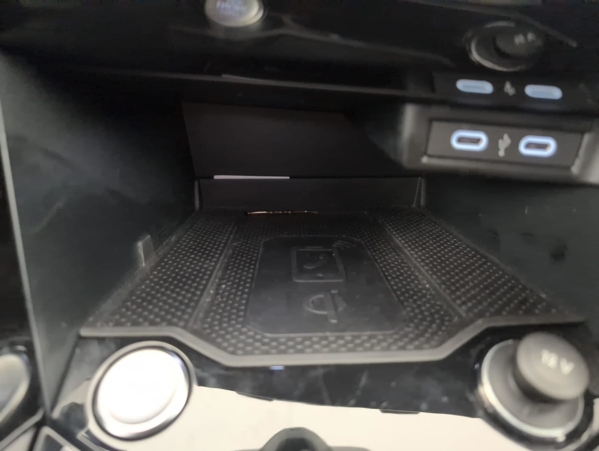 Volkswagen T-Roc — photo 19