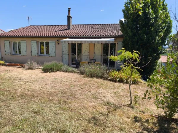 VILLA SUR SOUS SOL AVEC 2 TERRASSES ET JARDIN BURLATS
