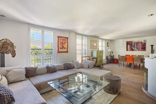 Appartement 8 pièces 222 m²