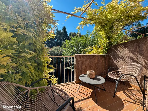 Location appartement studio avec terrasse