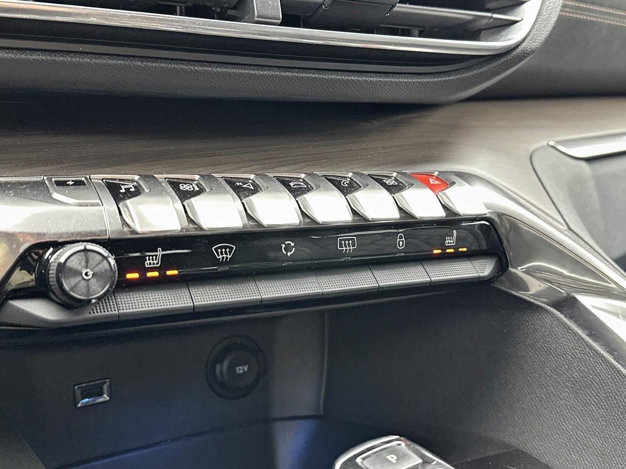Peugeot 3008 hybrid4 300 e-eat8 gt — photo 27