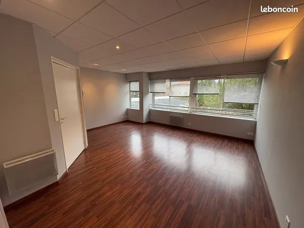 LOCAL PROFESSIONNEL 42 m2 à CAUDERAN