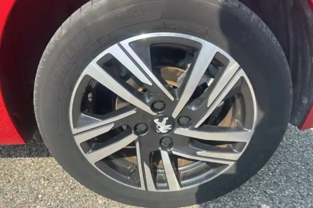 Peugeot 208 puretech 100 s&amp;s bvm6 — photo 10