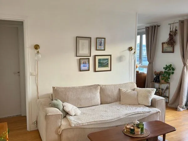 Grand T2 52 m² - Balcon - Vue dégagée - 5 min RER A - Meublé