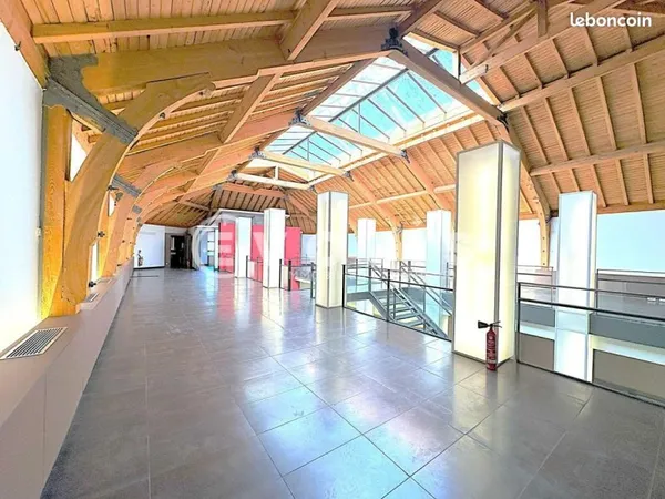 Bureau 372 m²