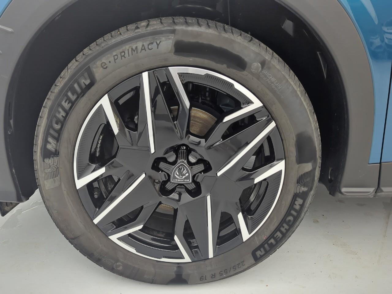 Peugeot 3008 hybrid 145 e-dcs6 gt — photo 28