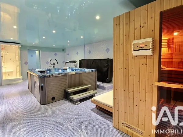 Maison 10 pièces 265 m²