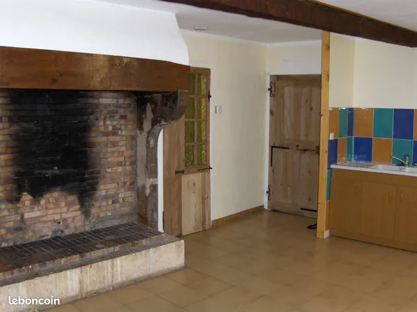 Duplex de caractère centre au calme du village médiéval