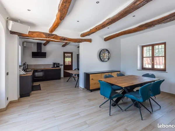 Mas en pierre 150 m² · 6 487 m² · piscine, spa, dôme
