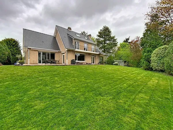 Villa 7 pièces 210 m²