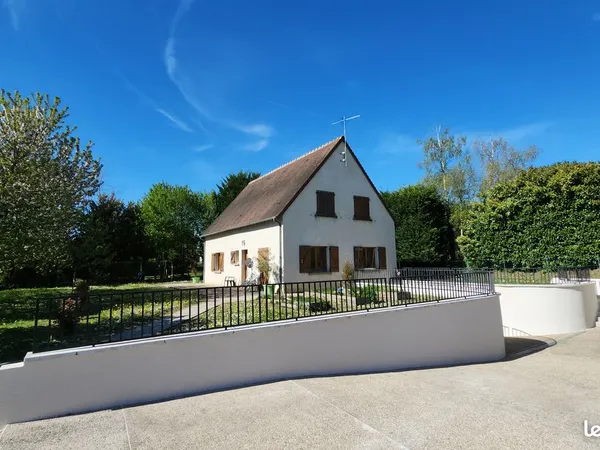 Grande maison familiale - 5 chambres - Sous-sol total - Terrain 1 700 m² - Proche gare TGV