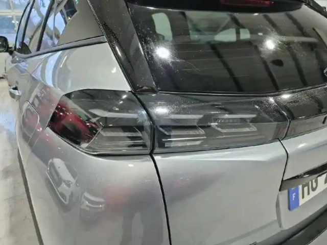 Peugeot 2008 hybrid 145 e-dcs6 — photo 17